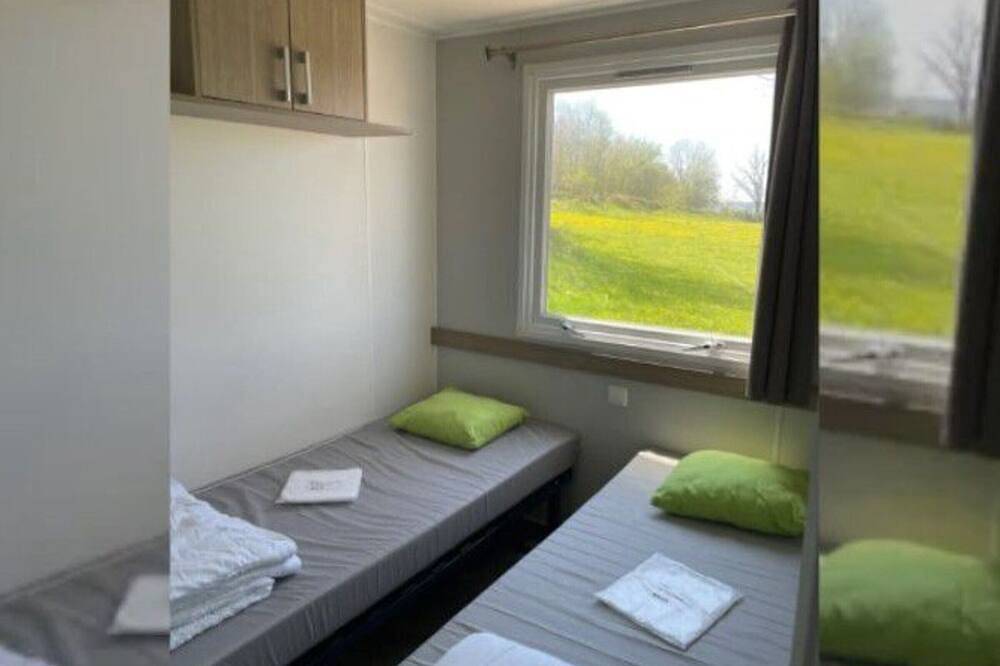 Mobil home confortable avec terrasse pour 4 personnes in Graissac, Argences en Aubrac