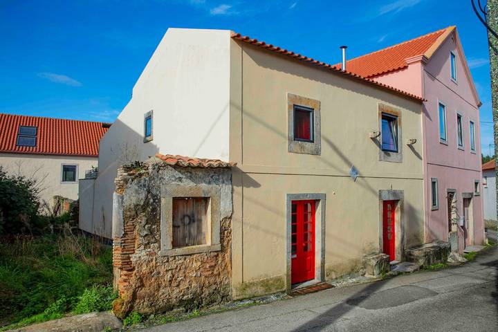Casa de vacaciones 'Suites 1845' con terraza privada, jardín privado y Wi-Fi in São Bartolomeu dos Galegos e Moledo, Distrito de Lisboa