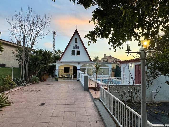 Gîte pour 8 personnes, avec piscine ainsi que jacuzzi et balcon à Vila-real - 2