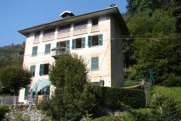 Gîte pour 11 personnes, avec jardin et jacuzzi, animaux acceptés à Varallo