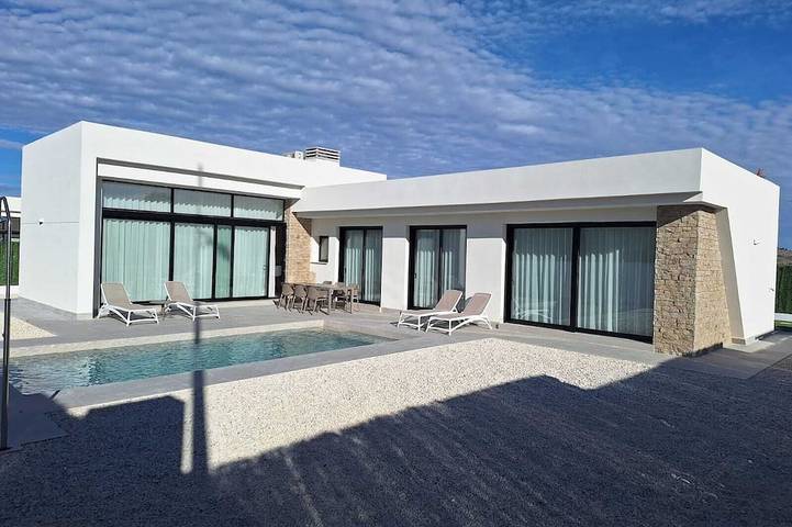Location de vacances pour 6 personnes, avec Terrasse ainsi que Jardin et Piscine à Calasparra