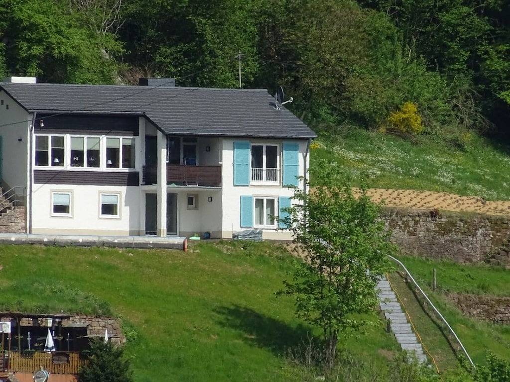 Ferienhaus in Malberg mit Schwimmbecken in Malberg, Eifelkreis Bitburg-Prüm