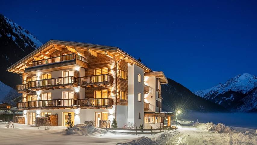 Ferienwohnung für 4 Personen, mit Balkon und Sauna in Holzgau