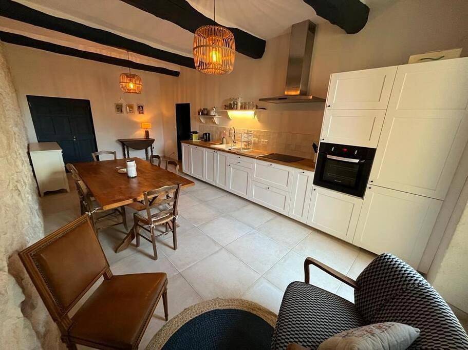 Three-Bedroom House in Le Barroux, Parc naturel régional du Mont-Ventoux