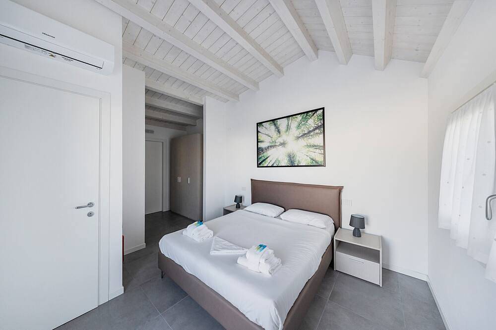 Villa Prestige 23 mit Pool in Sirmione, Gardasee-Berge