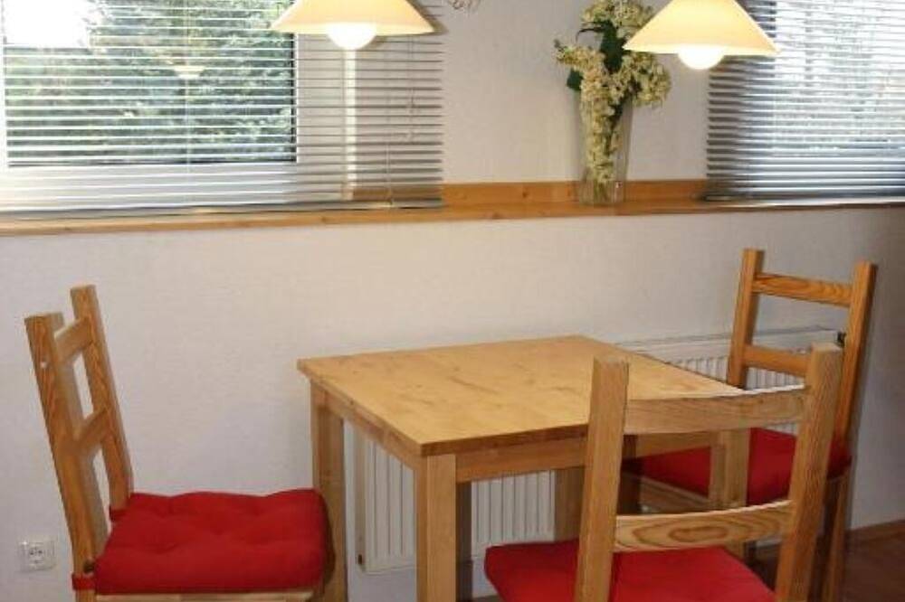 Inexpensive accommodation for craftsmen, close to the highway. in Mönchengladbach, Lower Rhine