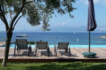 Location de vacances pour 10 personnes, avec terrasse et jardin dans Portigliolo