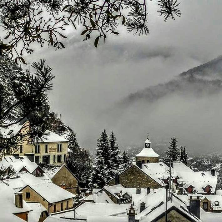 Hôtel pour 3 personnes, avec vue ainsi que vue sur le lac et jardin à Sallent de Gállego - 3