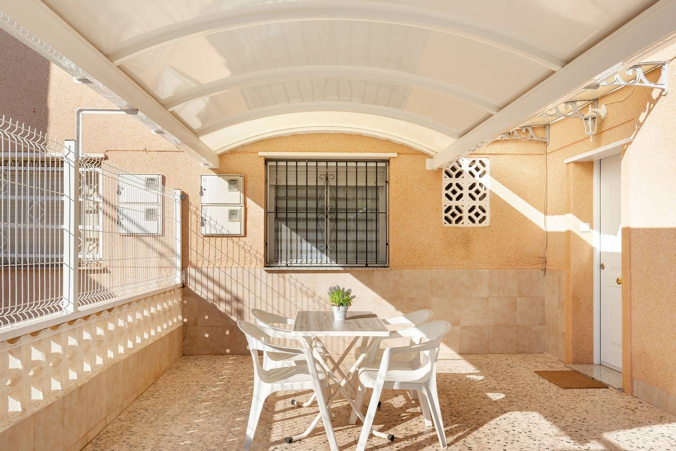 Casa vacacional 'La historia de la Casa de los Gatos' con terraza privada y Wi-Fi in Los Narejos, Mar Menor