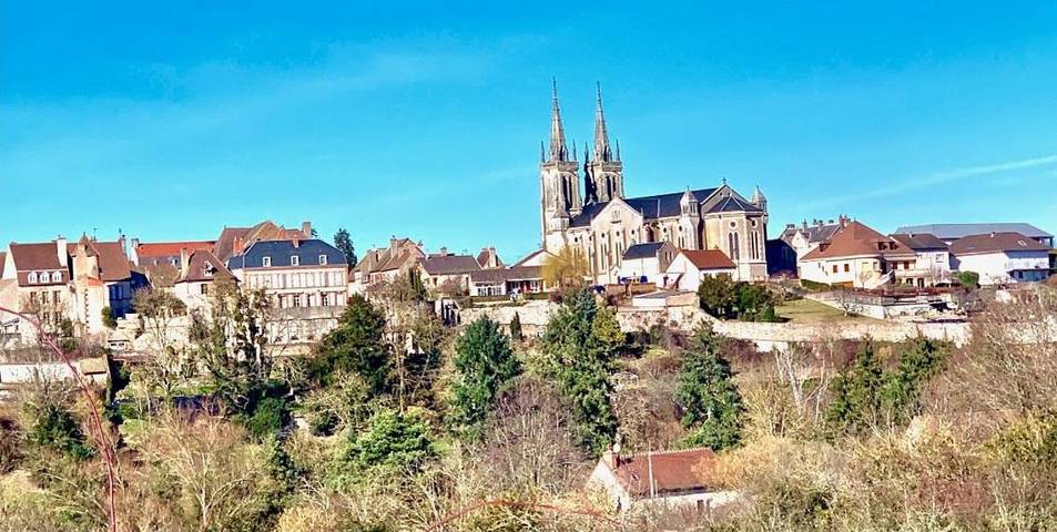 Location de vacances pour 7 personnes, avec jardin et vue, animaux acceptés à Bourbon-Lancy - 4