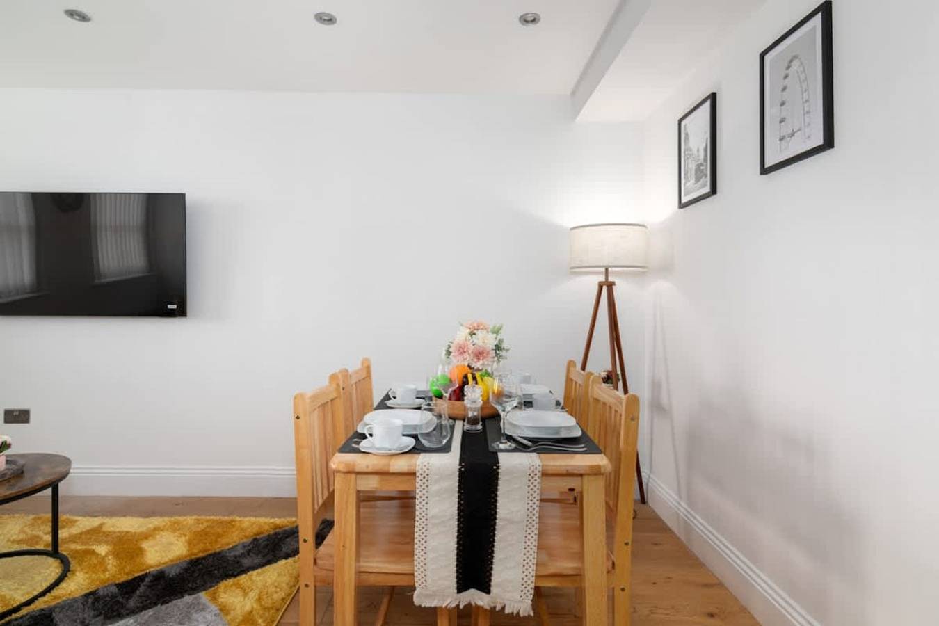 Entire apartment, Stylish Brick Lane Apartment with Balcony Sleeps 4 in Bethnal Green, London