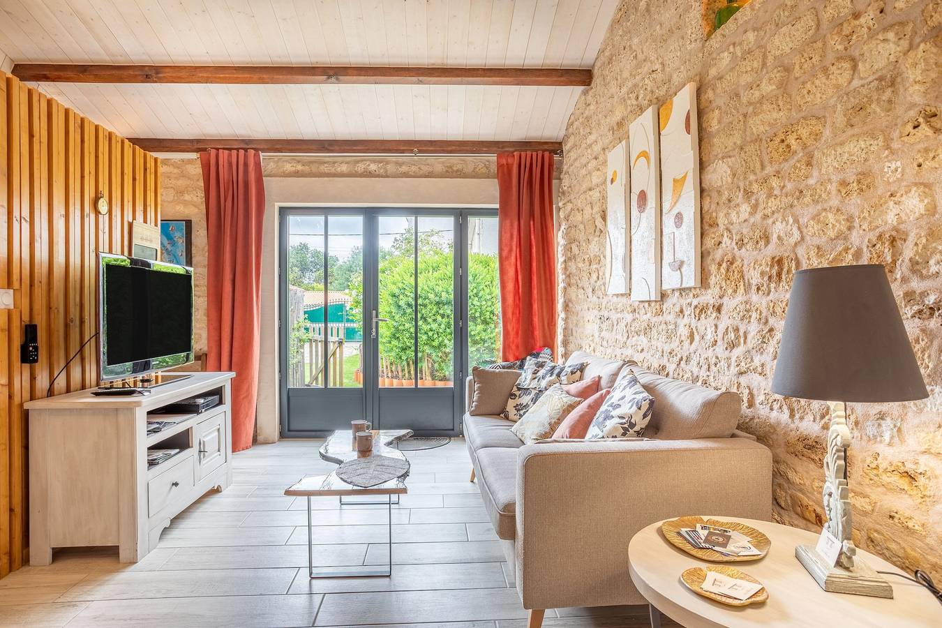 Le Chai de la Lumineuse – Maison Authentique à Saint-Pierre-d'Oléron, Tranquillité & Confort in Saint-Pierre-d'Oléron, Côte de Beauté