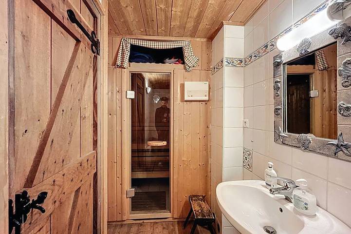 Gîte pour 14 personnes, animaux acceptés à La Côte-d'Arbroz - 3