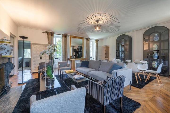 Location de vacances pour 10 personnes, avec piscine et terrasse ainsi que jardin et jacuzzi à Vivy - 4