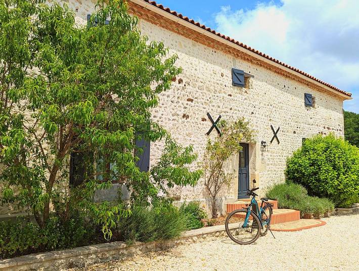 Gîte pour 8 personnes, avec Terrasse ainsi que Jardin et Piscine