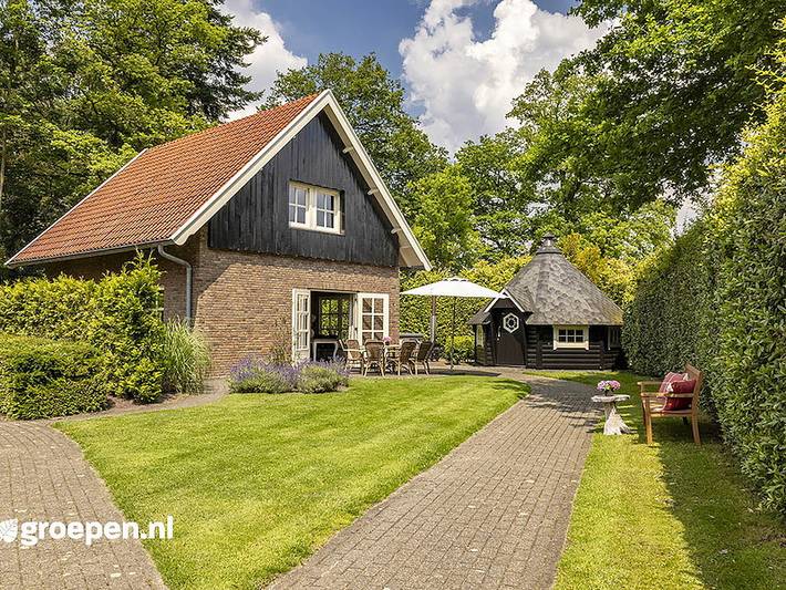 Ferienhaus für 16 Personen, mit Balkon/Terrasse und Whirlpool sowie Terrasse in Losser - 2