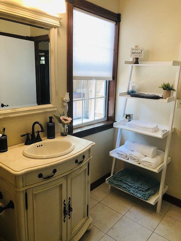 Lake House for 2 Guests in Mississippi Gulf Coast, Mississippi