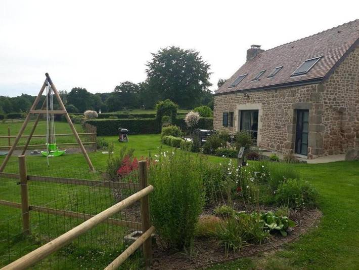 Location de vacances pour 8 personnes, avec Terrasse et Jardin à Joué-du-Bois - 2
