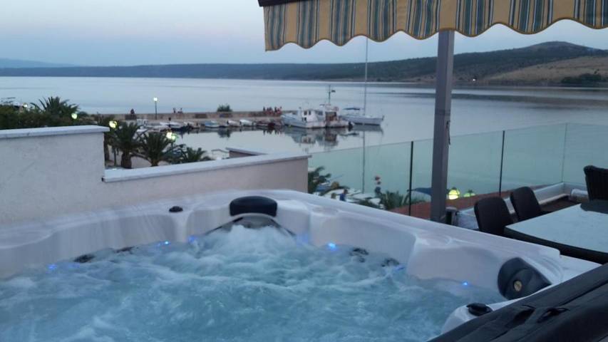 Ferienwohnung für 2 Personen, mit Whirlpool und Balkon sowie Pool - 1