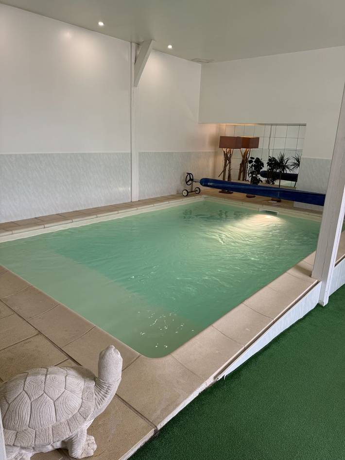 Gîte pour 14 personnes, avec jardin ainsi que jacuzzi et terrasse, animaux acceptés