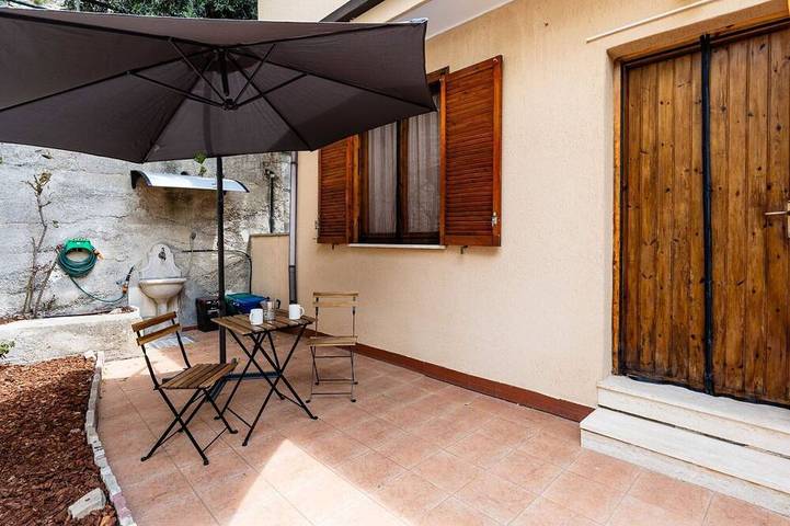 Ferienhaus für 3 Personen, mit Balkon und Garten