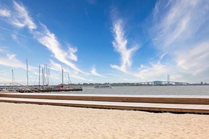Ferienhaus mit Meerblick für 8 Personen, mit Garten und Terrasse in Altefähr