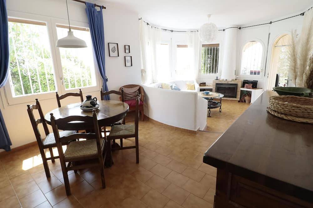 Enbonamà: alquiler de casa de vacaciones con piscina privada y bonitas vistas in Palau Sabardera, Alt Empordà
