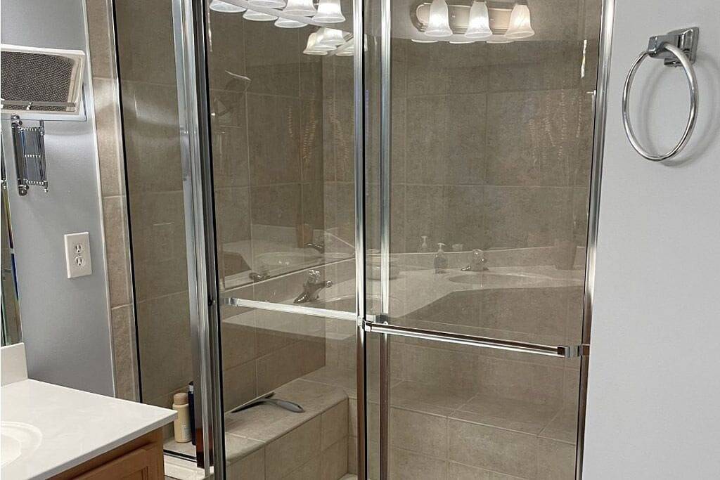 Ganze Wohnung, Brand New Hardwood Floors! Beautiful views, walk to Strip, shopping and fun! in Lake Ozark, Lake of the Ozarks