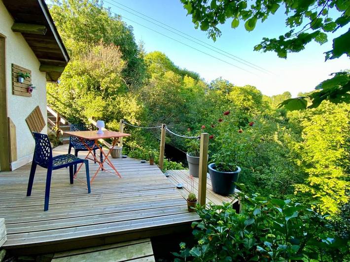 Maison d’hôte pour 2 personnes, avec Balcon et Terrasse ainsi que Jardin et Vue dans Courcité