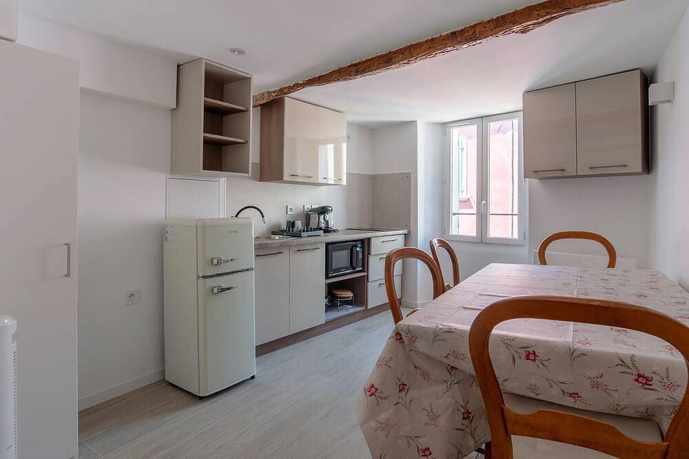 Entire apartment, Studio coeur de ville in Solliès-Pont, Toulon region
