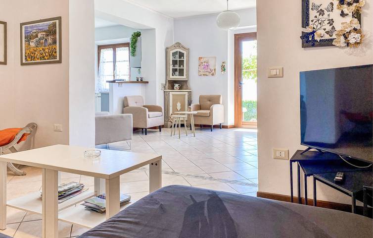 Amplio apartamento con piscina, parking y WiFi in Fivizzano, Massa-Carrara