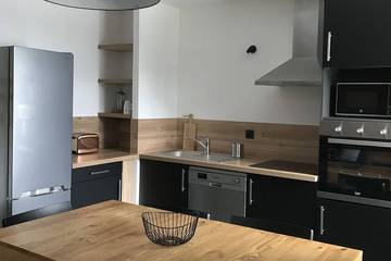 Gîte pour 6 personnes, avec jardin et balcon à Sarcenas