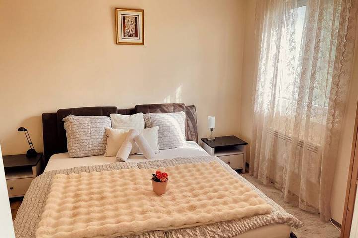 Ferienhaus am Balaton mit Seeblick, Jakuzzi und Obst im Garten in Gyenesdias, Balaton Hochland Nationalpark
