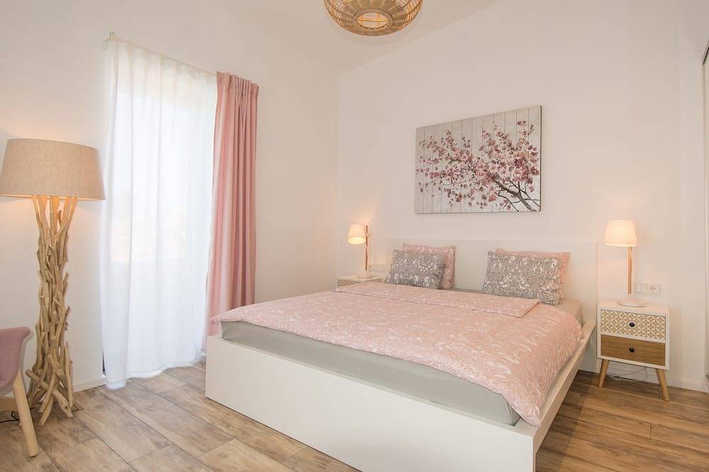 Nuevo: villa de arquitecto con piscina privada y vista al Atlántico sin obstáculos en Puntagorda in El Pueblo, Puntagorda