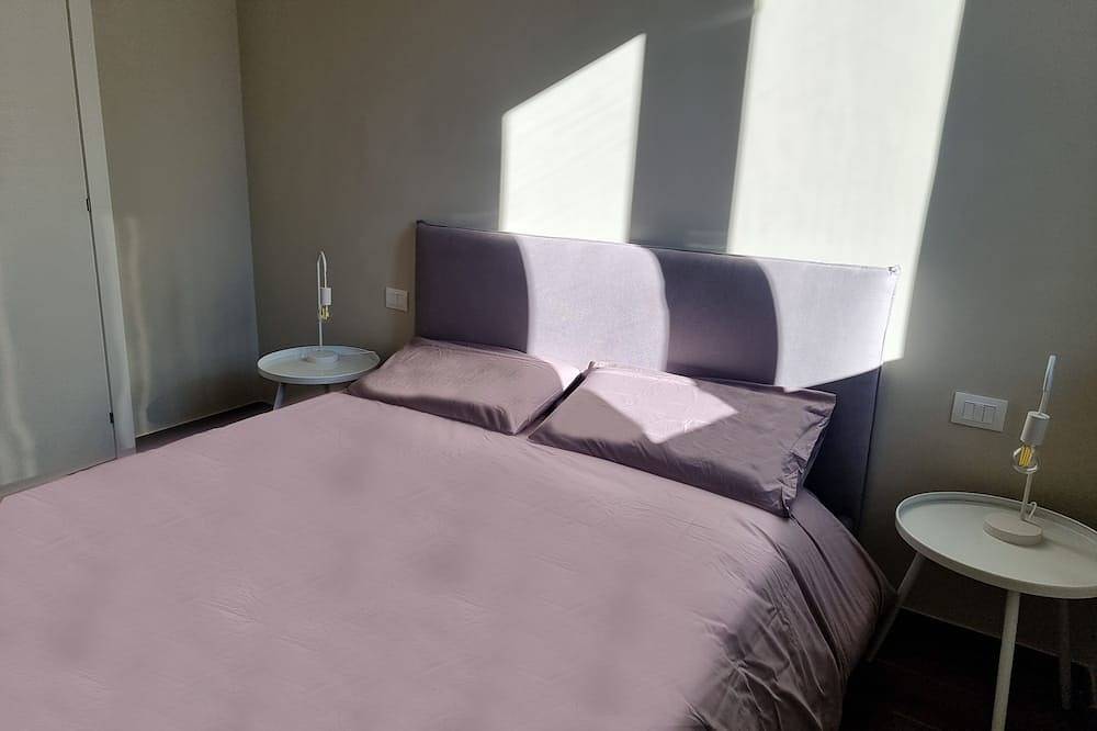 Ganze Wohnung, Two-Room Apartment with kitchen-Pavia-near the center in Pavia, Pavia Provinz