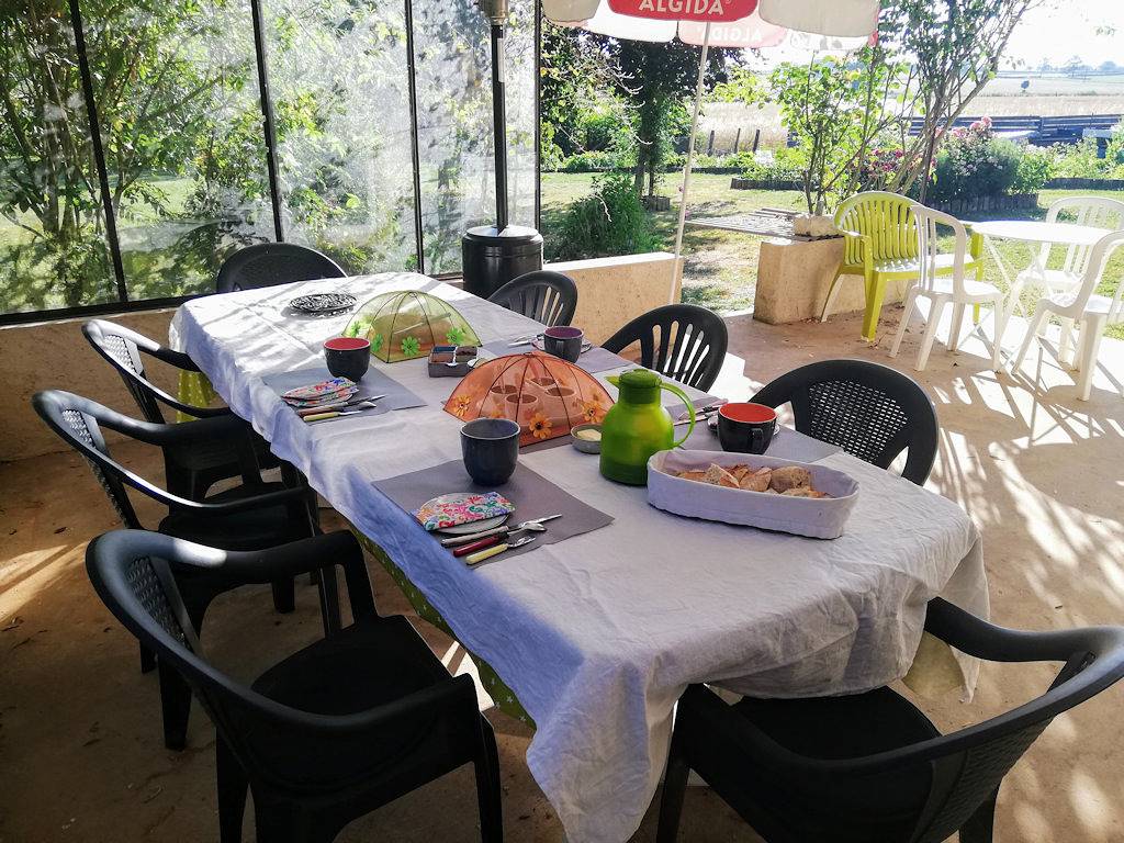 Chambres d'hôtes du Charbonnet - La Chambre Glycine in Anzy-le-Duc, Charolles region