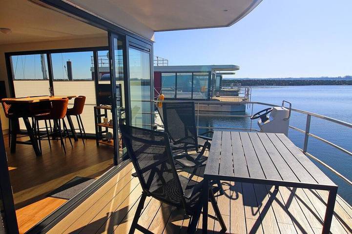 Hausboot für 2 Personen, mit Terrasse in Boltenhagen