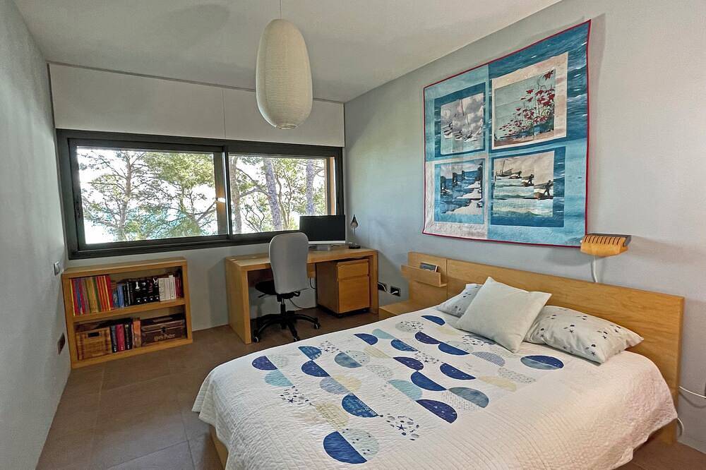 Luxury Seafront Villa • Infinity Pool - Walk to Beach in Platja de la Mora (Tarragona), Tarragona