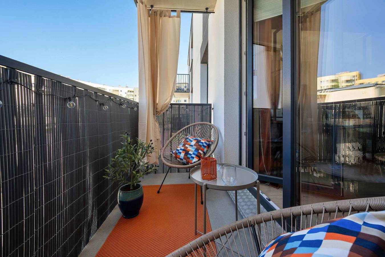 Appartamento intero, Family Apartment with Balcony   Workspace  Air Conditioning and Parking in Breslavia, Niederschlesien