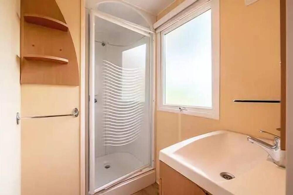 Mobil-home | Classic | 2 Ch. | 4 pers. | Terrasse surélevée in Landevieille, Vallée de la Loire