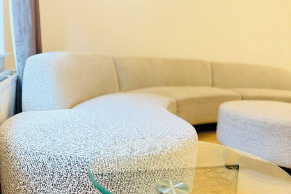 Luxury Ascot Escape- Private Indoor Heated Pool & Wellness Spa in Sunningdale, Berkshire
