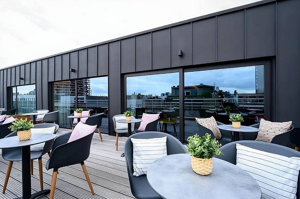 Entire apartment, Walking Distance to Grote Markt! Family-friendly Property, City Views & Kitchen! in Antwerp, Antwerp region