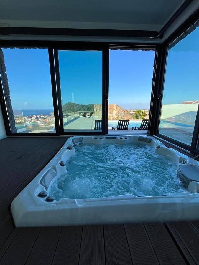 Gîte pour 5 personnes, avec piscine et jacuzzi ainsi que terrasse et jardin à Angra do Heroísmo - 2