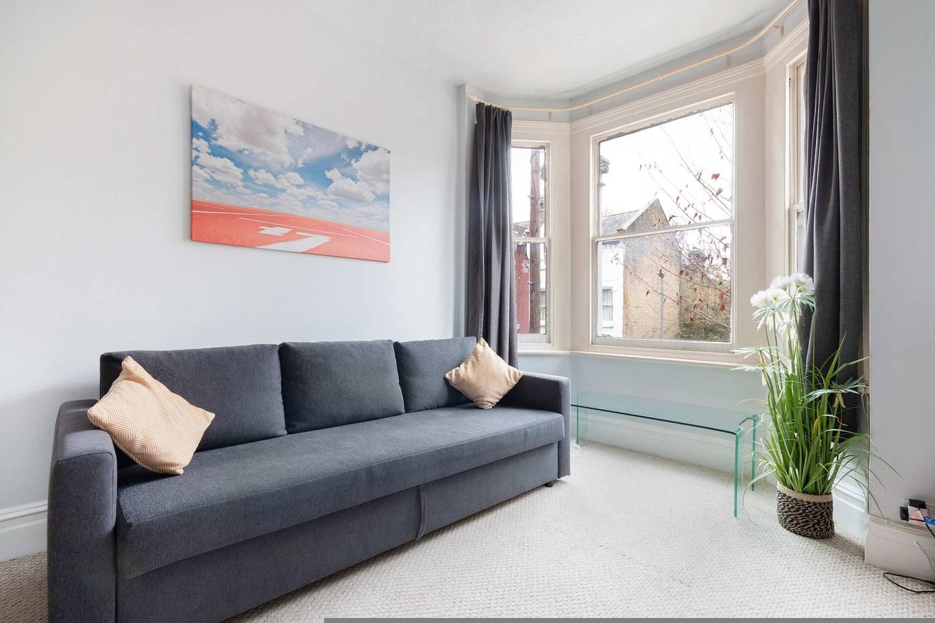 Entire apartment, Peaceful flat 1 minute from Clapham Junction in Wandsworth, London