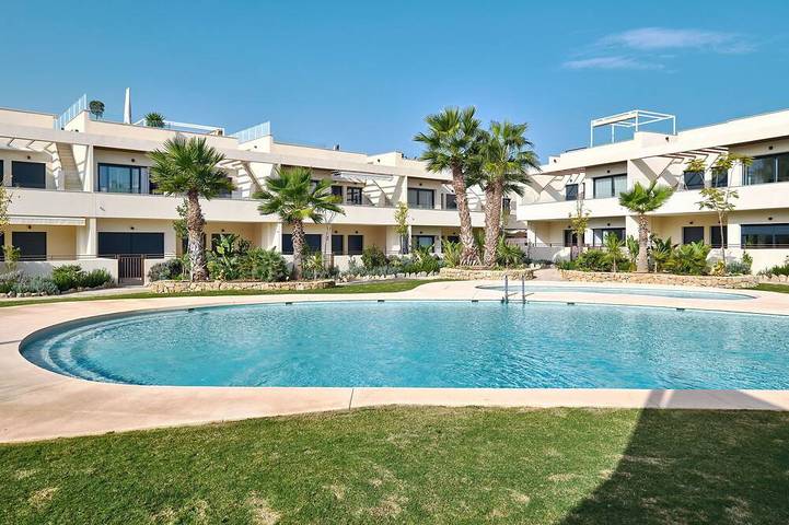 Apartment for 4 people, with garden and balcony as well as pool in Mar Azul Torrevieja