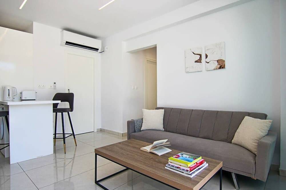 Entire apartment, Phaedrus Living: Deluxe Flat Harbour Suites 112 in Paphos, South Cyprus