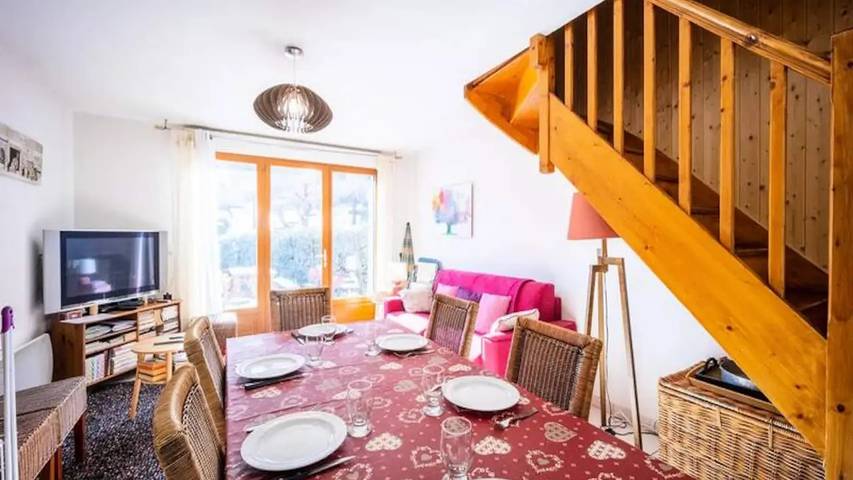 Gîte pour 9 personnes, avec Terrasse et Jardin à Génos - 2