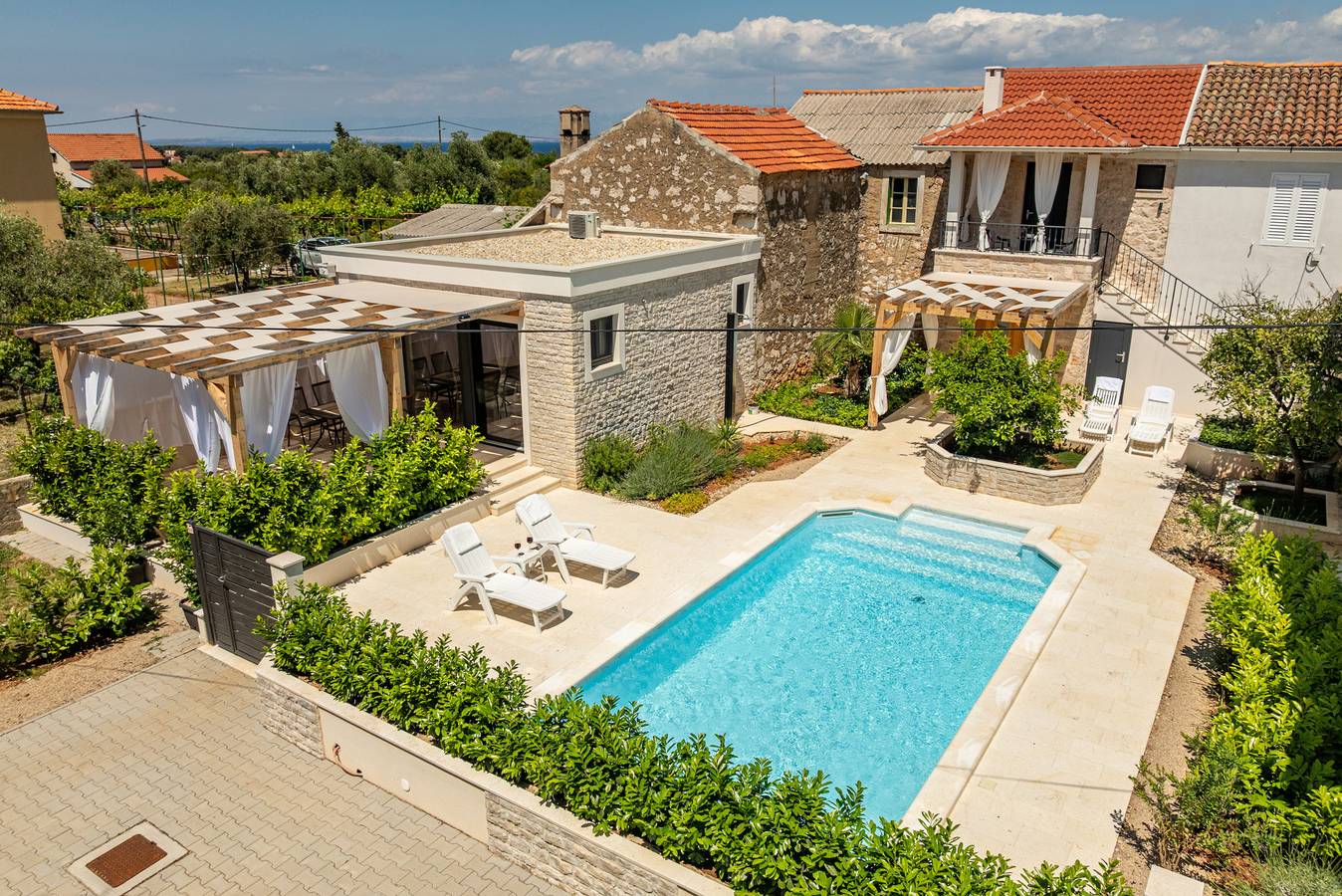 Entire apartment, Apartment Varos 2+1 with shared pool in Ugljan, Ugljan Island