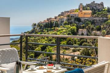 Gîte pour 4 personnes, avec piscine et balcon/terrasse à Èze