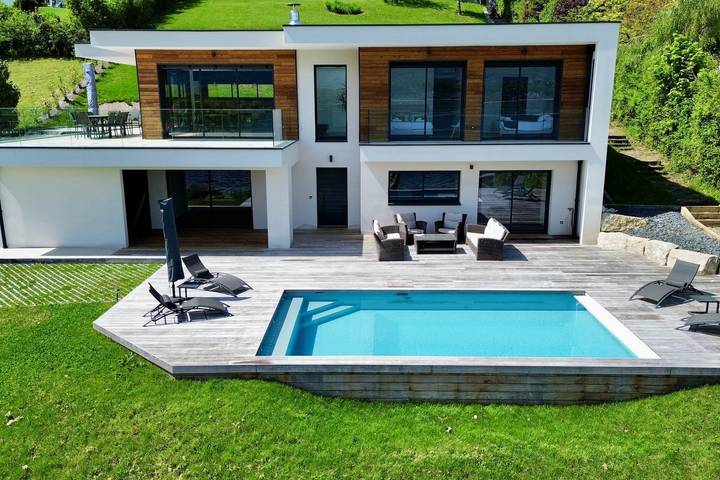 Villa für 10 Personen, mit Balkon und Terrasse sowie Garten und Pool in Savoie